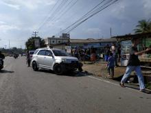 Pegawai Pemkab Kecelakaan, Tabrak Mobil Avanza Parkir