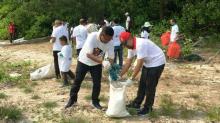 Sampah Plastik di Sepanjang Pantai Lagoi dari Negara Tetangga