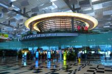 Petugas Stres Tukar Ratusan Label Bagasi Penumpang di Bandara Changi