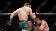 Hanya Butuh 40 Detik, McGregor Menang TKO atas Cerrone