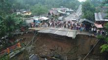 Hujan Deras, Padang-Bukittinggi Dilanda Banjir hingga Longsor