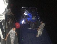 Di Kegelapan Sebuah Speed Boat Tarik Speed Boat Mogok, Saat Didekati KRI Ini yang Terjadi