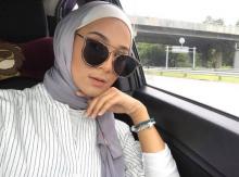 Gadis Cantik Ini Rela Jualan Es Krim Demi Bantu Ayahnya