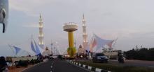 Jadi Destinasi Bersantai Baru Masyarakat Kepri - Area Gerbang Utama Jembatan I Dompak