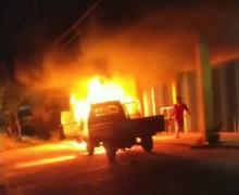 Mobil Pikap Terbakar Bikin Panik Pemilik Ruko
