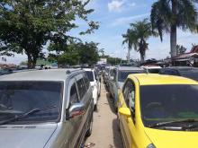 Pasca Lebaran, Ratusan Mobil Penumpang  Tertahan di Pelabuhan Buton