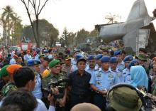 Gubernur Sumut Ikut Bopong Mayat Korban Jatuhnya Pesawat Hercules