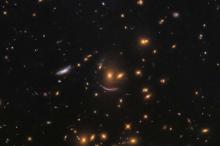 Teleskop Hubble Temukan Wajah Tersenyum di Antara Bintang-bintang