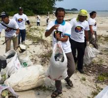 Relawan WCD Lagoi Bersihkan Sampah di Lima Titik