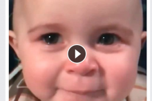 [Video] Wow, Ada Bayi Menangis Segugukan Dengar Lagu Sedih