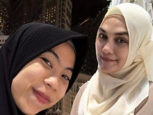 Mata Sembab, Luna Maya Tetap Cantik Banget Kala Umrah
