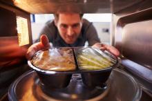 Cuma Pakai Microwave, Coba Masak 4 Resep Makanan Ini Yuk!