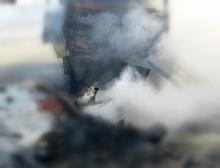 Tabrak Truk, Pemotor Tewas Terpanggang di Karimun