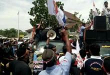Desak Turunkan Tarif Listrik, Massa: Istighfar Pak, Batam Sedang Masa Kritis