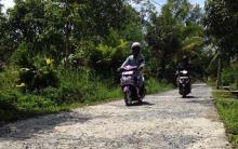 Jalan di Gang RA Kartini Memprihatinkan