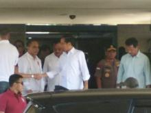 Didampingi Iriana, Jokowi Mendarat di Hang Nadim Batam