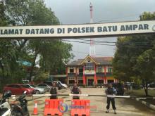 Siaga 1 Teror Bom, Polisi Larang Kendaraan Parkir di Mapolsek Batu Ampar