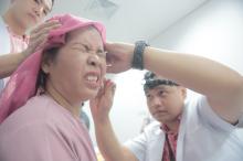 Warga Batam Nikmati Bersih-bersih Telinga Gratis di RSBP