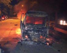 Tabrakan di Tiban, Bimbar dan Yamaha V-Xion Hangus Terbakar