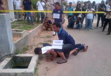 Polsek Bengkong Gelar Rekonstruksi Pengeroyokan Pria Gangguan Jiwa 