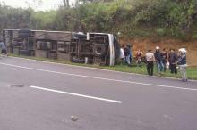 Bus Pariwisata Terguling, 13 Orang Dilaporkan Tewas  
