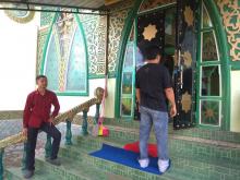 Pecah Kaca Masjid, Aksi Maling Ini Bikin Jengkel