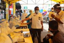 Pedagang di Pasar Cahaya Garden Bengkong Ikuti Rapid Test