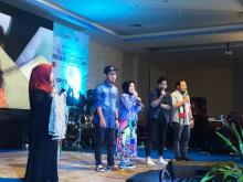Nissa Sabyan Lelang Jaket untuk Palestina Laku Rp 10 Juta