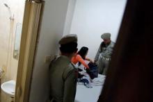 Asyik Bercumbu dengan Wanita Selingkuhan, Lurah di Tanjungpinang Digerebek Warga 