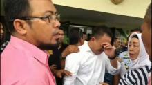 Dokter Yusrizal Menangis Ditahan Kejaksaan Tanjungpinang