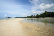 Disparpora Lingga Segera Benahi Sarpras Wisata Pantai Pasir Panjang 