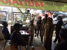 Sidak Kedai Kopi, Wawako Rahma Tegur PNS Nongkrong di Jam Dinas