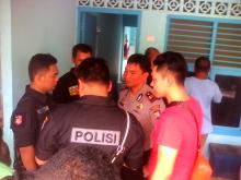 Foto Polisi di TKP Dugaan Pembunuhan di Tembesi Lestari