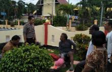 Seorang Pria Mengamuk di Karimun, Bawa Parang dan Bambu Runcing