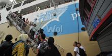 Papan Palka Patah, Tujuh Calon Penumpang Pelni Jatuh