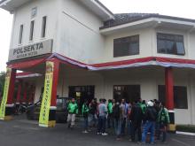 Puluhan Driver Gojek Datangi Polsek Batam Kota, Ada Apa?