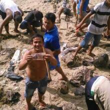 Duh, Uang Warisan Ribuan Dollar Singapura Tak Sengaja Dibuang ke Pantai Lingga