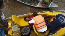 Foto-foto Evakuasi Korban Speed Boat dari Tanjung Batu Terbalik Dihantam Bono 