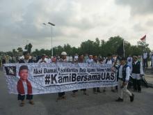 Massa di Karimun Lantunkan Salawat Gelar Aksi Bela UAS
