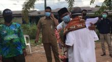 Sembuh Corona, Garin Masjid Ini Dapat Pelukan Hangat Warga Taman Raya V