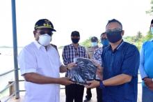 Tenaga Medis di Pulau-pulau Karimun Terima APD Plus Doping Vitamin