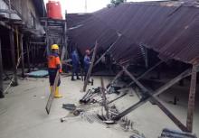Dua Unit Rumah Warga Batu Kapal Natuna Ambruk Disapu Ombak Laut