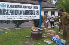Disdukcapil Lingga Musnahkan 16.620 Blanko e-KTP
