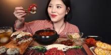 China Usulkan RUU Larang Video Mukbang, Dinilai Pemborosan Makanan