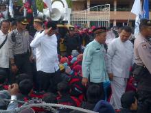 Ketua DPRD Nuryanto Temui Ribuan Buruh dan Berikan Sepucuk Surat