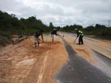 Pasir Selimuti Jalan Lintas Barat Bintan, Polisi Turun Tangan