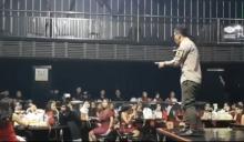 Video: Pengunjung Diskotek Salawatan dan Takbiran Bareng Diceramahi Ustaz Ini