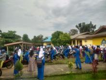 Belasan Siswi SMA 1 Lingga Menjerit Kesurupan Massal