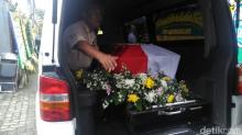 Disalatkan, Peti Jenazah Letkol Dono Ditutup Bendera Merah Putih