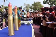 Kunjungi Lanal Dabo, Pelajar SMP IT Singkep Cari Tahu Tentang TNI AL
